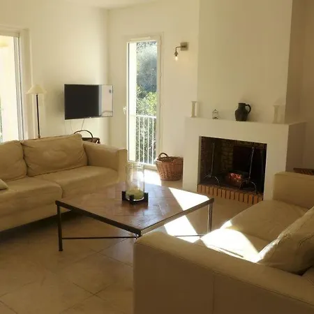 Cavalaire-sur-mer Sleeps 12 Pool Wifi *
