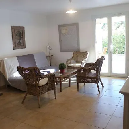 Cavalaire-sur-mer Sleeps 12 Pool Wifi
