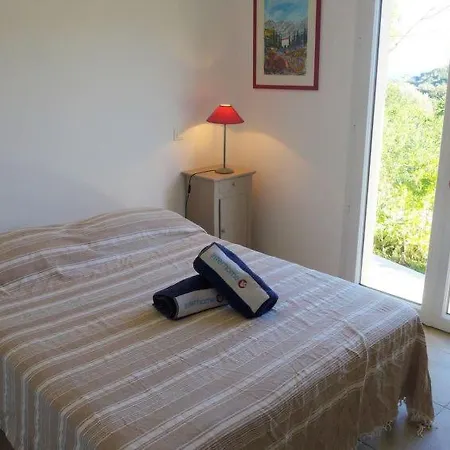 Cavalaire-sur-mer Sleeps 12 Pool Wifi